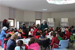 27.03.2017 tarihinde Özel Lale Bahçesi öğrencileri ve öğretmenleri için kütüphanemizde oryantasyon çalışması ve eğitici çizgi film gösterimi yapıldı (15).JPG