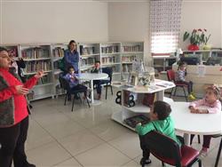 Mehmet Bukem Somtaş İlköğretim Okulu Anasınıfı öğrencileri ve öğretmenleri kütüphanemizi ziyaret ederek bilgi aldılar (12).jpg