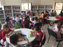 Mehmet Bukem Somtaş İlköğretim Okulu Anasınıfı öğrencileri ve öğretmenleri kütüphanemizi ziyaret ederek bilgi aldılar (16).jpg