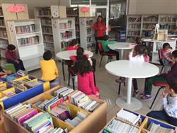 Mehmet Bukem Somtaş İlköğretim Okulu Anasınıfı öğrencileri ve öğretmenleri kütüphanemizi ziyaret ederek bilgi aldılar (4).jpg