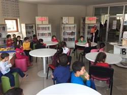 Mehmet Bukem Somtaş İlköğretim Okulu Anasınıfı öğrencileri ve öğretmenleri kütüphanemizi ziyaret ederek bilgi aldılar (2).jpg