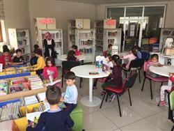 Mehmet Bukem Somtaş İlköğretim Okulu Anasınıfı öğrencileri ve öğretmenleri kütüphanemizi ziyaret ederek bilgi aldılar (3).jpg