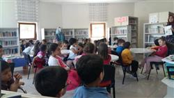 Nermin Eminoğlu Anaokulu öğrencileri ve öğretmenleri kütüphanemizi ziyaret ederek kütüphane kullanımı hakkında bilgi aldılar (1).jpg