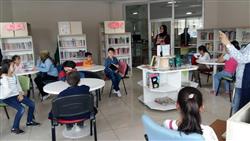 Mehmet Bukem Somtaş İlkokulu öğrencileri öğretmenleriyle kütüphanemizi ziyaret ederek kütüphane hakkında bilgi aldılar (3).jpg