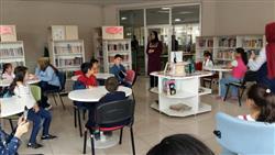 Mehmet Bukem Somtaş İlkokulu öğrencileri öğretmenleriyle kütüphanemizi ziyaret ederek kütüphane hakkında bilgi aldılar (4).jpg