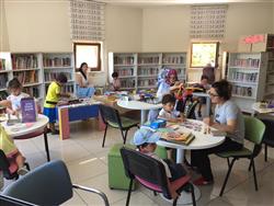 Bugün Kütüp-anne gönüllüsü Havva Irmak Hanım misafirimiz oldu. Düzenlediği Masal Saati vesilesiyle kütüphanemize ilk kez gelen çocuklar hoşça vakit geçirdiler. Anneleriy (7).jpg