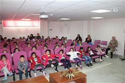09.04.2018 Nesrin Boysan Anaokulu öğretmen ve öğrencileri için kütüphanemizde oryantasyon çalışması yapılmıştır.  (8).JPG