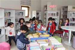 09.04.2018 Nesrin Boysan Anaokulu öğretmen ve öğrencileri için kütüphanemizde oryantasyon çalışması yapılmıştır.  (13).JPG