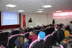 11.04.2018 tarihinde saat 13.30 ‘da Pembe Başyazıcıoğlu Anaokulu öğretmen ve öğrencileri için kütüphanemizde oryantasyon çalışması yapılmıştır.  (6).JPG