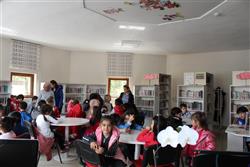 11.04.2018 tarihinde saat 13.30 ‘da Pembe Başyazıcıoğlu Anaokulu öğretmen ve öğrencileri için kütüphanemizde oryantasyon çalışması yapılmıştır.  (2).JPG