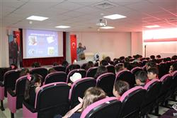13.04.2018 tarihinde Mehmet Alçı İlkokulu öğretmen ve öğrencileri için kütüphanemizde oryantasyon çalışması yapılmıştır.  (6).JPG