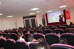 18.04.2018 tarihinde saat 09.30 ‘da Mehmet Alçı İlkokulu öğretmen ve öğrencileri için kütüphanemizde oryantasyon çalışması yapılmıştır (11).JPG