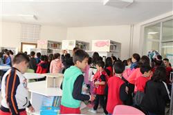 18.04.2018 tarihinde saat 09.30 ‘da Mehmet Alçı İlkokulu öğretmen ve öğrencileri için kütüphanemizde oryantasyon çalışması yapılmıştır (1).JPG