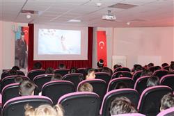 18.04.2018 tarihinde saat 09.30 ‘da Mehmet Alçı İlkokulu öğretmen ve öğrencileri için kütüphanemizde oryantasyon çalışması yapılmıştır (5).JPG