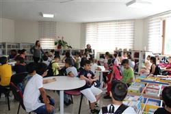 25.05.2018 tarihinde Bülent Altop İlkokulu öğretmen ve öğrencileri için kütüphanemizde oryantasyon çalışması yapılmıştır (2).JPG