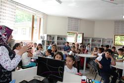 25.05.2018 tarihinde Bülent Altop İlkokulu öğretmen ve öğrencileri için kütüphanemizde oryantasyon çalışması yapılmıştır (6).JPG