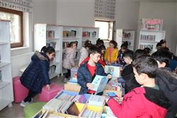 02.04.2019 tarihinde Nazife Talat Orhan Anaokulu öğretmen ve öğrencileri için kütüphanemizde oryantasyon çalışması yapılmıştır (5).JPG