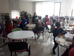 30.04.2019 tarihinde Emine Akçakaya İlkokulu öğretmen ve öğrencileri için kütüphanemizde oryantasyon çalışması yapıldı (3).jpg