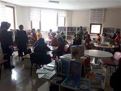 30.04.2019 tarihinde Emine Akçakaya İlkokulu öğretmen ve öğrencileri için kütüphanemizde oryantasyon çalışması yapıldı (5).jpg