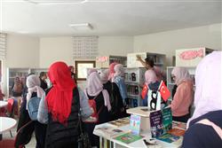 17.05.2019 tarihinde Nuh Mehmet Yamaner İmam Hatip Lisesi öğretmen ve öğrencileri için kütüphanemizde oryantasyon çalışması yapıldı (5).JPG
